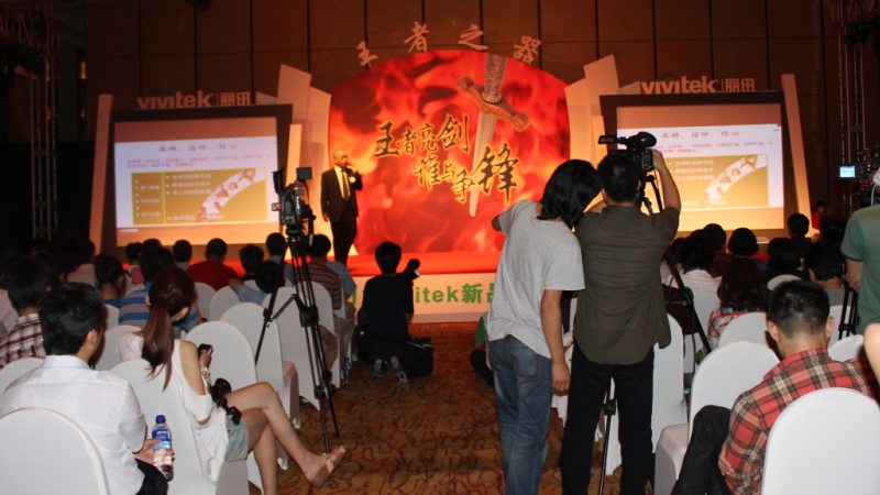 ����ĥһ����������֮������Vivitek��Ѷ2012ȫϵ��Ʒ�������ھ�¡�ؾ���ͼ��